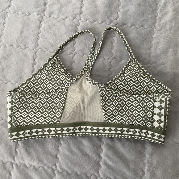 Sarah's Day White Jasmine Medium Sports Bra and Leggings Set - Picture 2 of 4